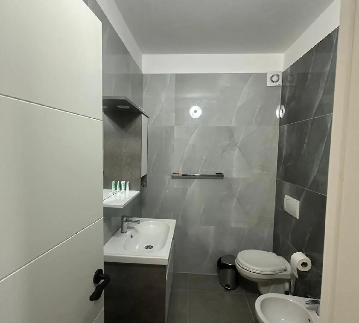 Bujtina Cupa Hotel Klos 0*,  Albanië